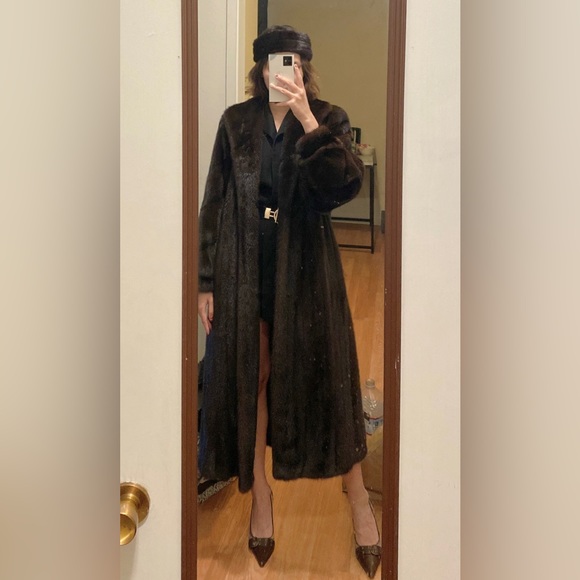 Stunning fur coat! - Picture 2 of 2